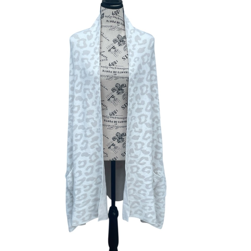 Barefoot Dreams Cozychic Ultra‎ Lite Cardigan Wrap Size S/M, White/Tan Leopard